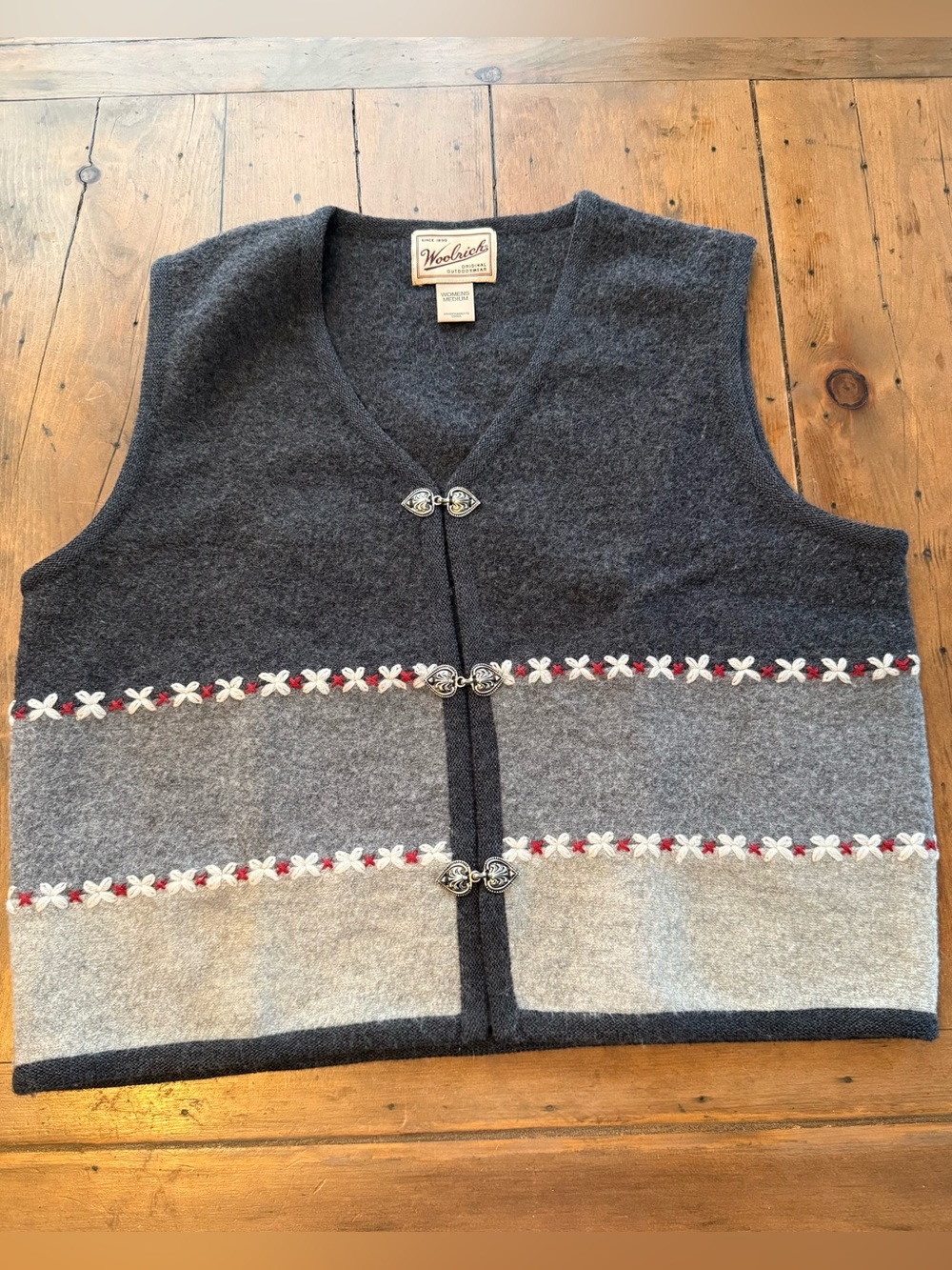 Woolrich Women's Medium Dark Gray Knit Sweater with Cream Label